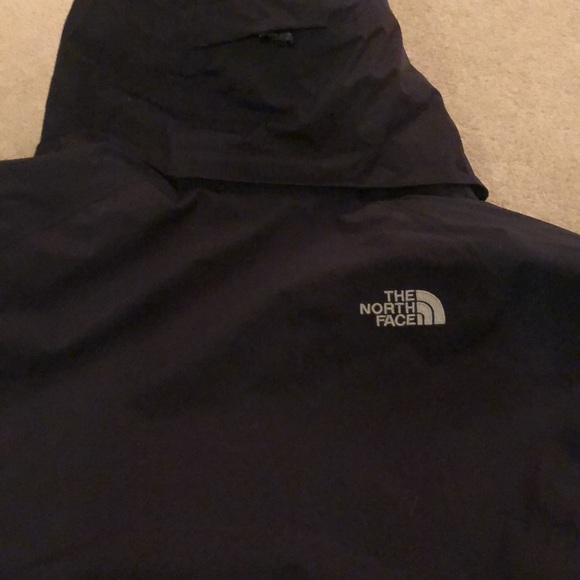 Like New! The North Face Women’s Hyvent Thermoball Jacket - Picture 15 of 16